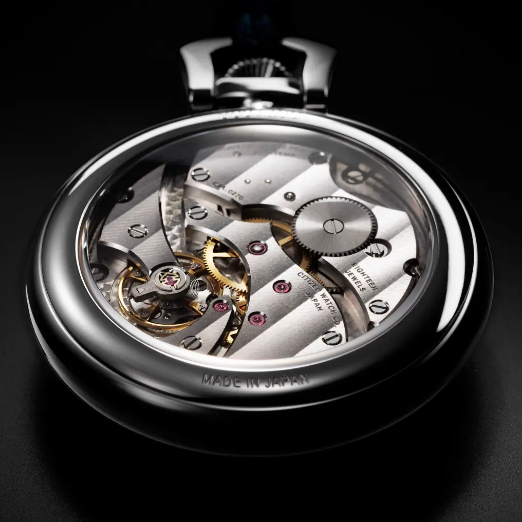 Manual winding watch