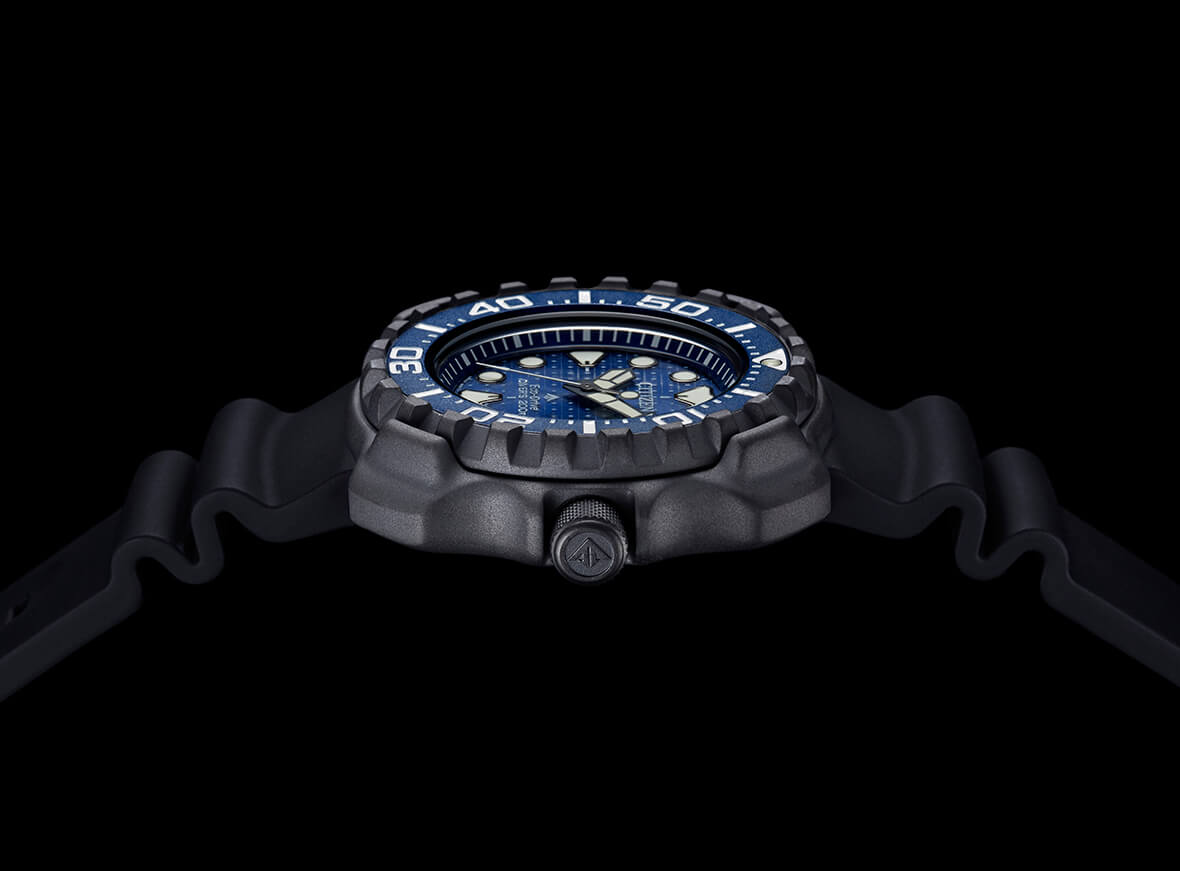 Komplett schwarzes Super Titanium™